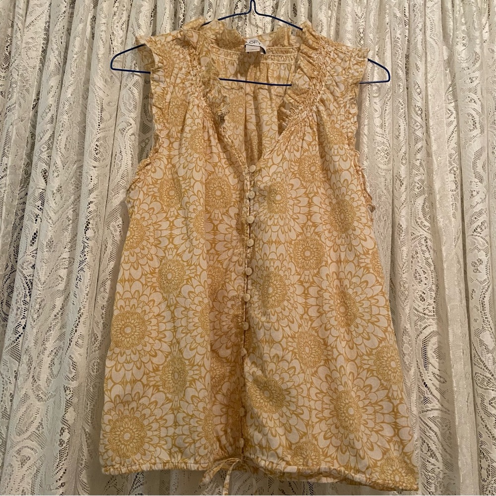 $5🔥 Ann Taylor Loft sleeveless cotton button up blouse.